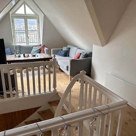 Sjarmerende Bolig Like Ved Togstasjonen Apartamento Bergen Exterior foto